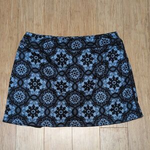 Kimmery Black and Gray Patterned Skort Size M